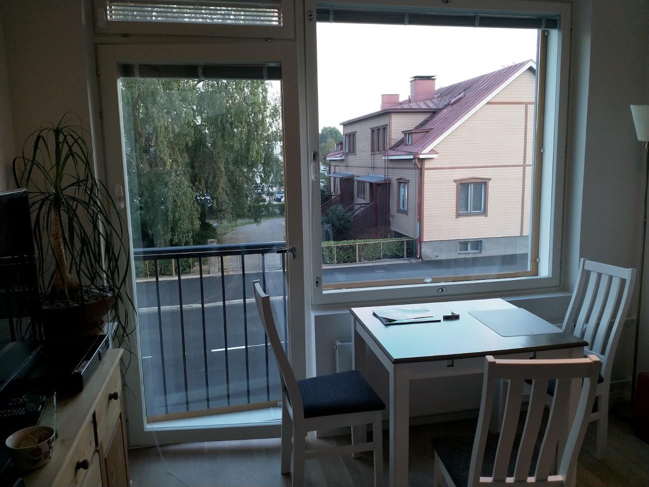 Solskyddsfilm ikkunaan