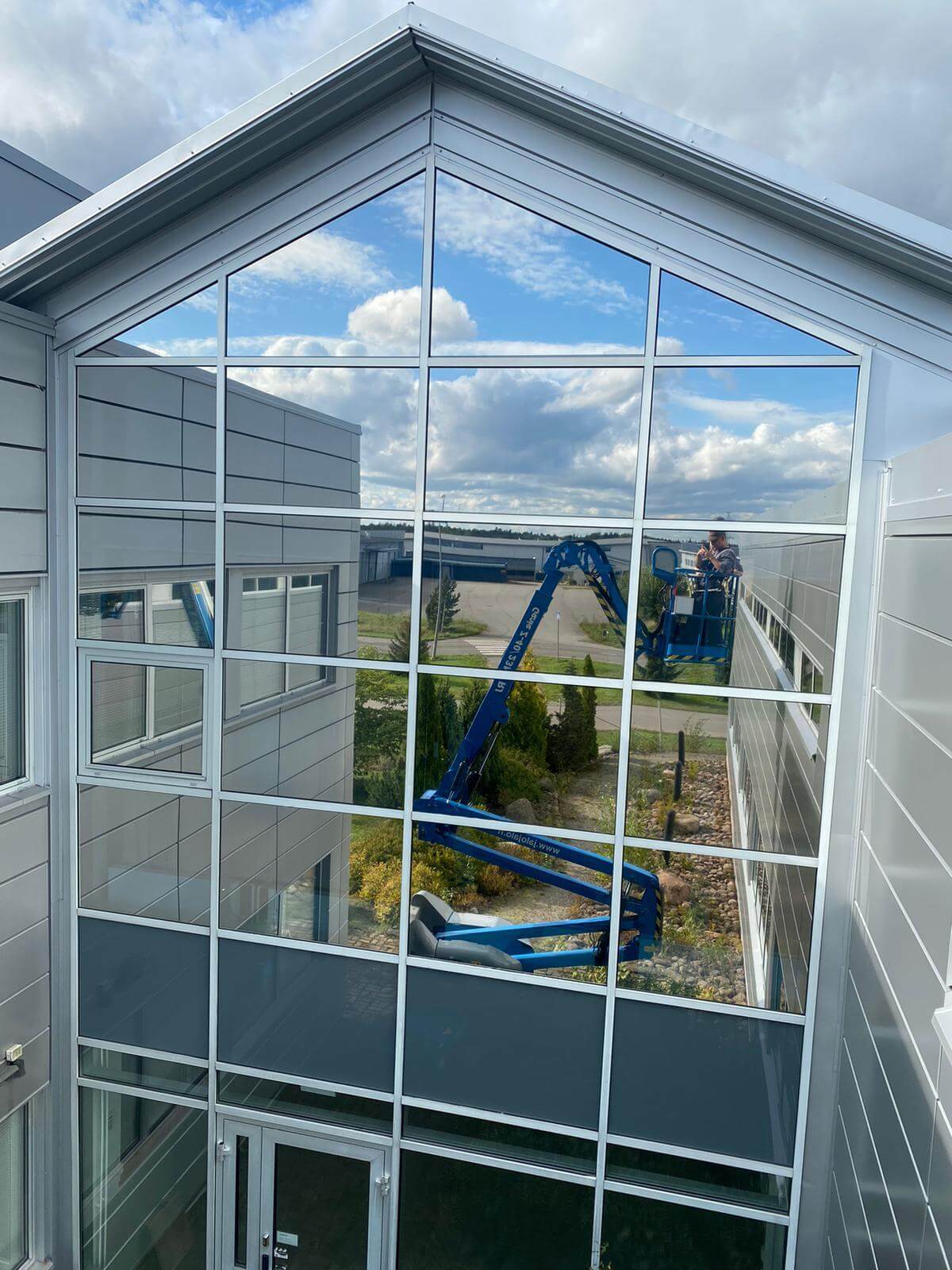 Solskyddsfilmerna toimistoon